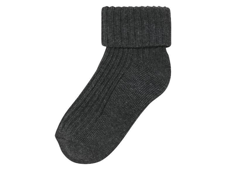 Eine dunkelgraue Wollsocke mit breitem Bund.