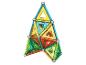 Bunte magnetische Bausteine in Form einer Pyramide.