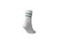 Weißer Socken mit zwei grünen Streifen.