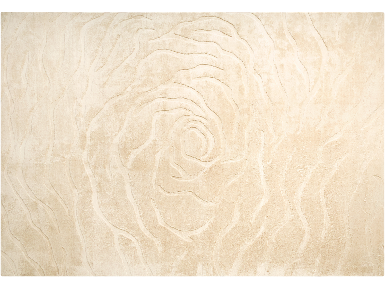 Beiger Teppich mit geprägtem Spiralmuster, das an eine Rose erinnert.