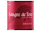 Eine Flasche Sangre de Toro Wein, eine spanische Marke.