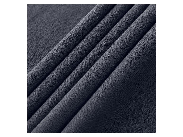 Dunkler Stoff, Leinenstruktur, elegant drapiert.