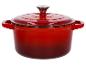 Rote Gusseisentopf mit Deckel.
