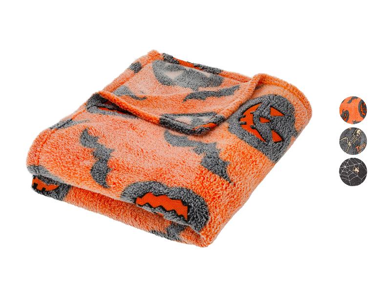 Orange-graue Halloween-Decke mit Kürbis-, Skelett- und Spinnennetzmustern.