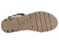 Beige Damensandalensohle mit Metallschnallendetails.