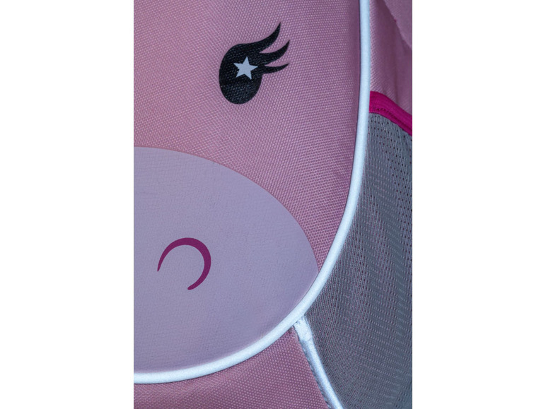 Ein rosafarbener Rucksack mit einem Stern und einem Auge.