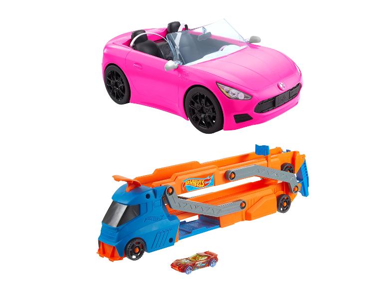 Rosa Barbie-Cabrio und orangefarbener Hot Wheels Autotransporter.
