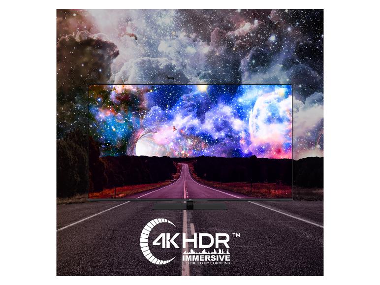 JVC 4K HDR Immersive Fernseher mit einer Straße, die zu einem Weltraumtunnel führt.