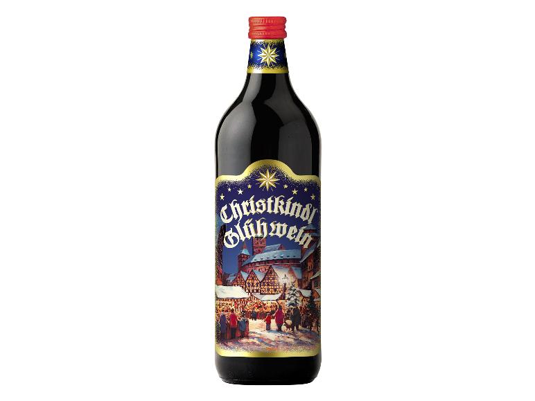 Eine Flasche Christkindl Glühwein mit winterlichem Motiv