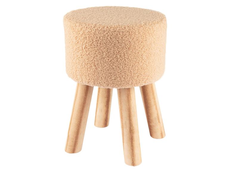 Beiger Plüschhocker auf Holzbeinen.
