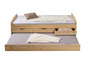 Ein Holzbett mit Stauraum und einem ausziehbaren Bett.