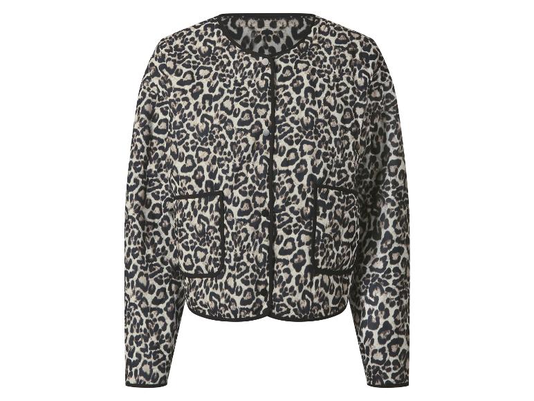 Jacke mit Leopardenmuster und schwarzen Akzenten.