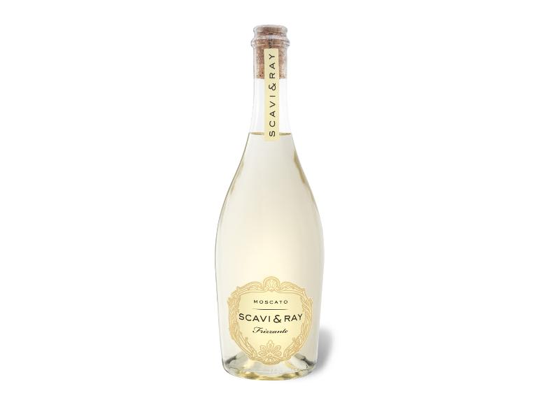 Eine Flasche Moscato Frizzante Sekt mit goldenem Etikett.