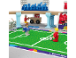 Hölzernes Fußballspielset mit Spielern, Spielfeld, Ständen und Fans.