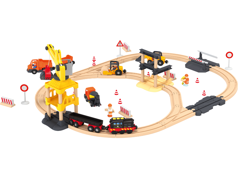 Holzeisenbahn-Set mit Kran, Lastwagen, Walzen und Bauarbeitern.