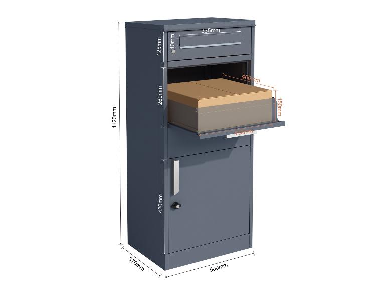 Anthrazitfarbener Paketbriefkasten mit Maßen, offener Klappe und Paket darin.
