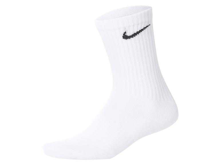 Weiße Nike Socke mit schwarzem Swoosh-Logo.