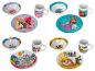 Set aus Schüsseln, Tellern und Tassen mit Barbie, Gabby's Dollhouse, Paw Patrol und Rubble & Crew Motiven.