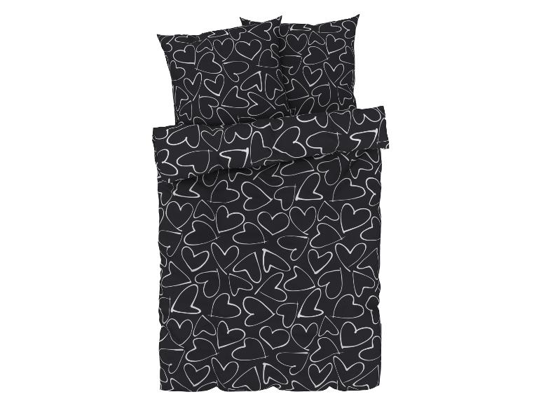 Schwarze Bettwäsche mit weißen Herzen