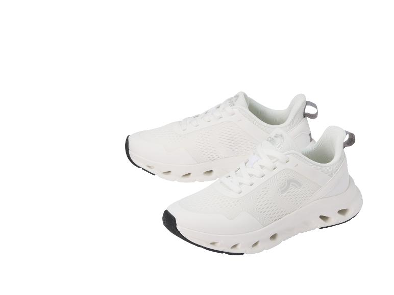 Ein Paar weiße Sportschuhe mit schwarzen Details und perforierter Sohle.