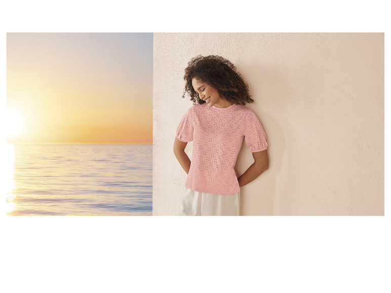 Gehe zu Vollbildansicht: esmara® Damen T-Shirt mit modischer Lochstickerei - Bild 3