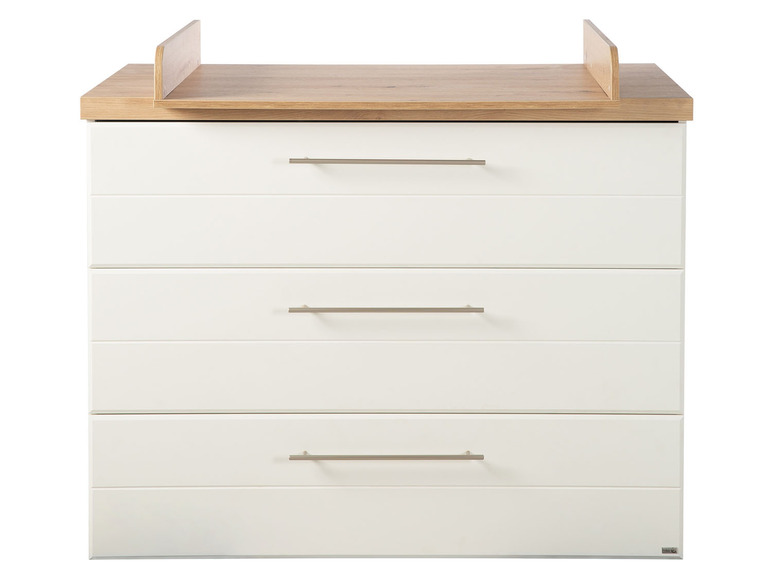 Weiße Kommode mit drei Schubladen und einer Wickelauflage aus Holz.