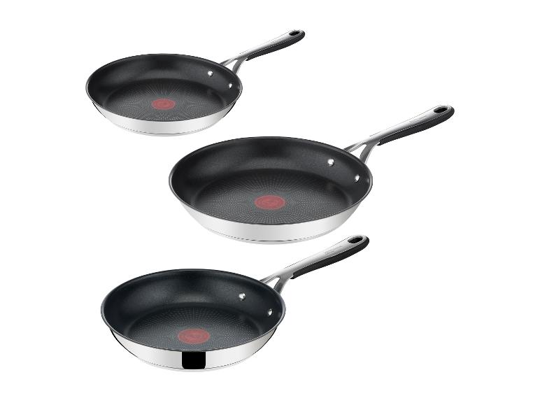 Drei Tefal Jamie Oliver Edelstahl-Bratpfannen mit schwarzen Griffen und Antihaftbeschichtung.