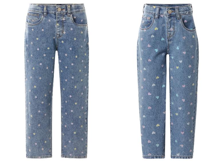 Mädchen-Bluejeans mit bunten Punkten und Herzmustern