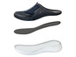 Ein dunkelblauer Slipper mit flexibler Sohle.