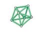 Komplexe geometrische Form aus grünen Magnetstäben und Metallkugeln.