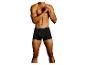 Oberkörperfreier Mann in schwarzen Reebok Boxershorts