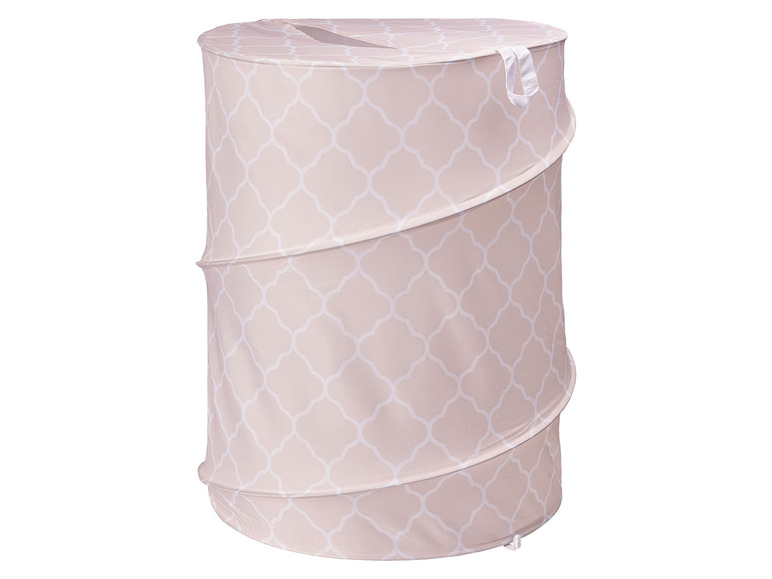 Ein rosa Wäschekorb mit geometrischem Muster.