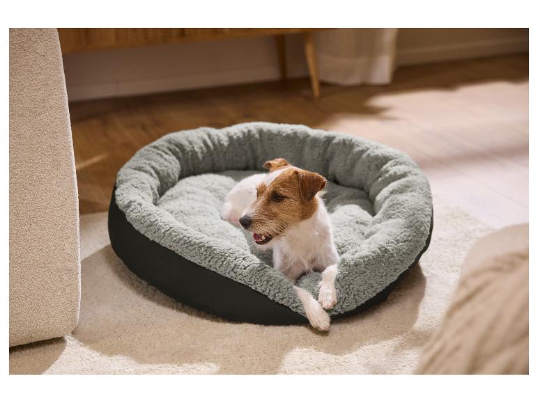 MAX & MILA'S WORLD Hundebett mit einem darin liegenden kleinen Hund