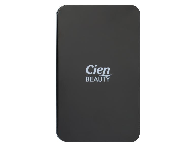 Eine schwarze Verpackung von Cien Beauty-Produkten.