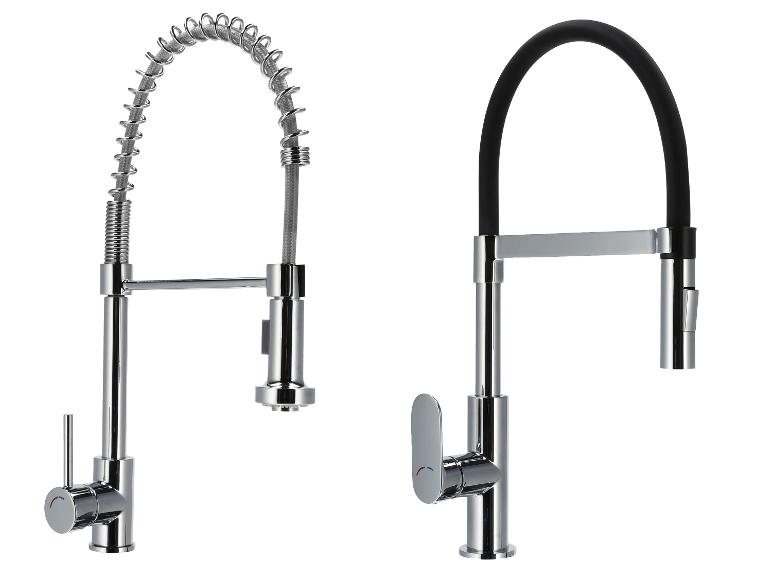 Zwei moderne Küchenarmaturen mit flexiblem Auslauf und Chromoberfläche.