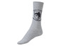 Graue Socken mit einem Wolfslogo aus der Witcher-Serie.