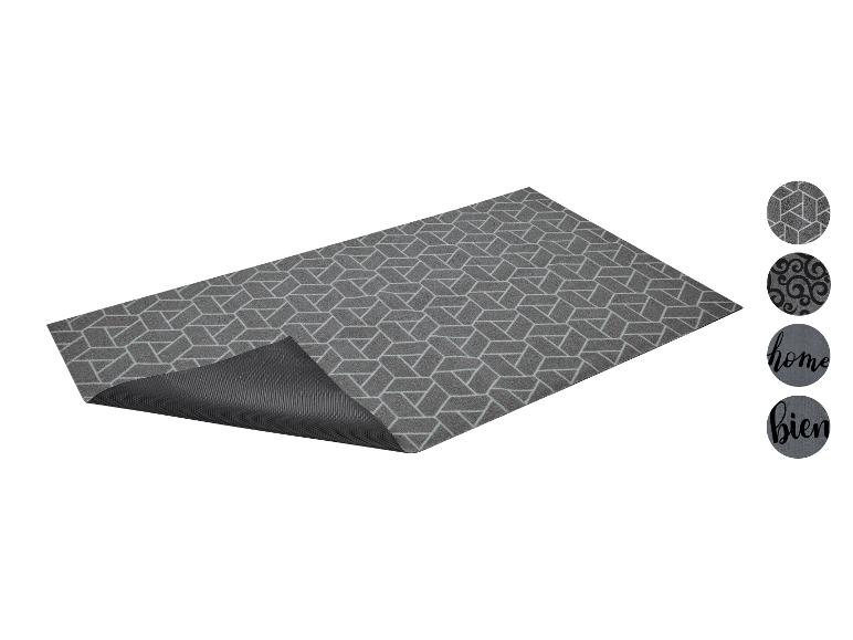 Graue gemusterte Fußmatte mit geometrischem Design, gezeigt mit anderen Musteroptionen.