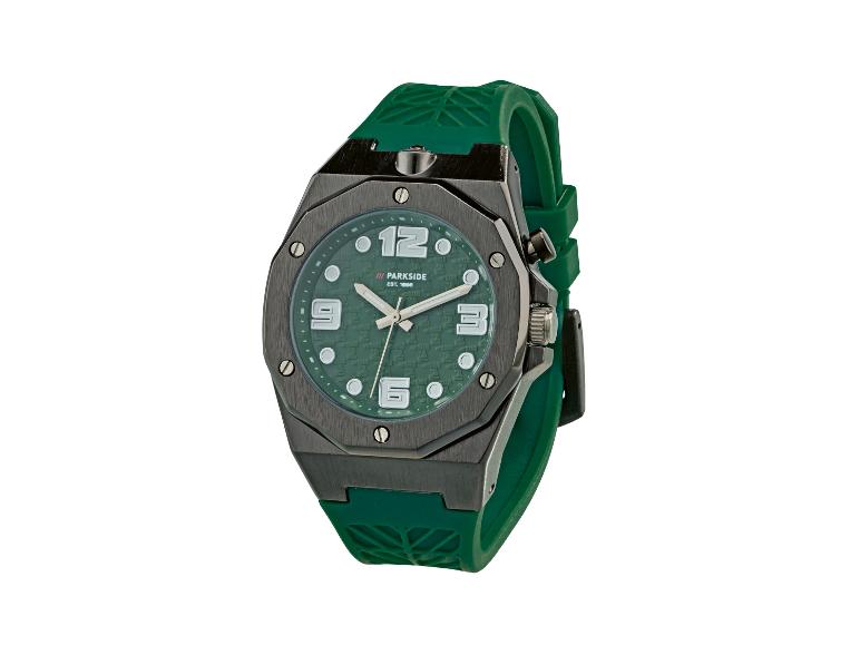 Herrenuhr mit dunkelgrünem Zifferblatt und Armband, mit markanten Ziffern.