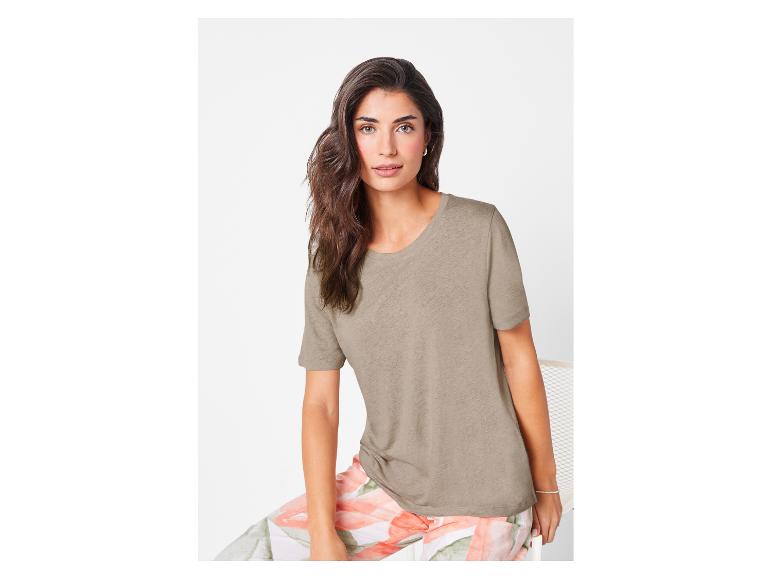 Taupefarbenes T-Shirt und Hose mit Blumenmuster für Damen.