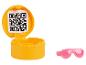 Gelber Behälter mit QR-Code und rosa Sonnenbrille