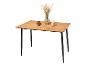 Holz-Esstisch mit schwarzen Beinen, dekoriert mit einer Vase und Kerzen.