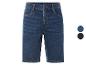Dunkelblaue und marineblaue Jeans-Shorts.