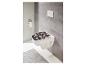 Wand-WC mit Toilettensitz mit Blumendesign.