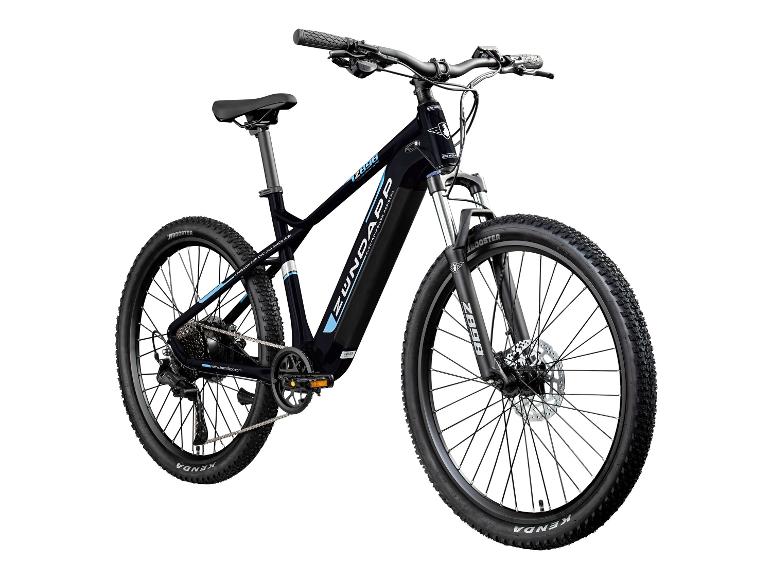 Schwarzes Elektro-Mountainbike mit blauen Akzenten und Stollenreifen.