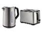 Wasserkocher und Toaster aus Edelstahl mit schwarzen Akzenten.