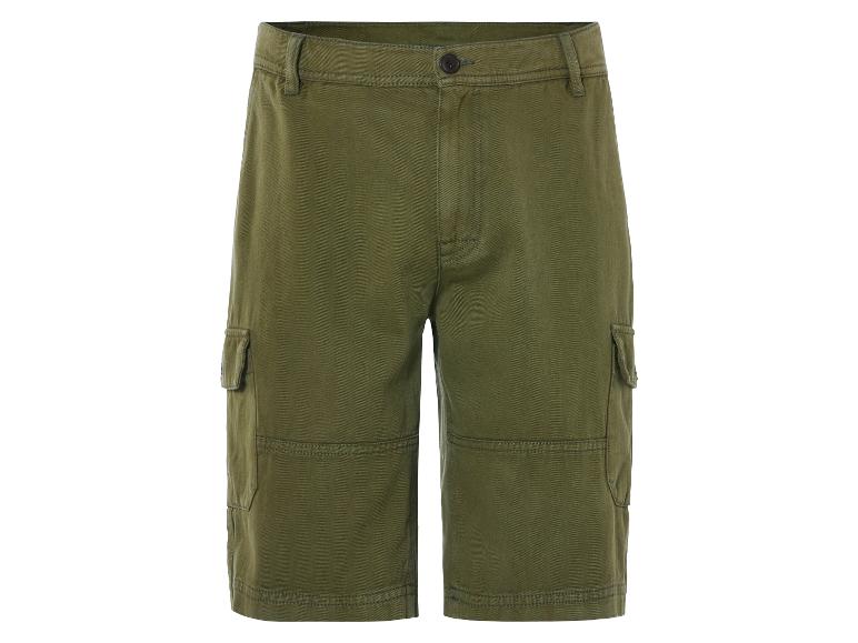 Olivengrüne Cargoshorts.