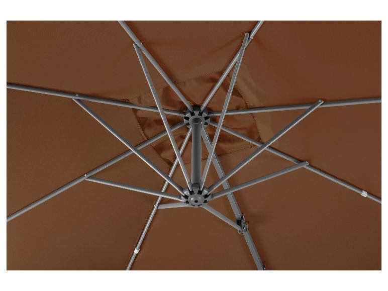 Brauner Sonnenschirm von unten mit sichtbarem Gestell