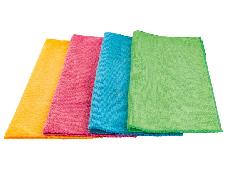 Vier Mikrofasertücher in verschiedenen Farben