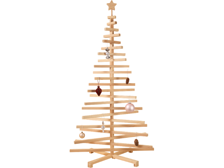 Dekorativer Weihnachtsbaum aus Holz mit hängendem Christbaumschmuck.