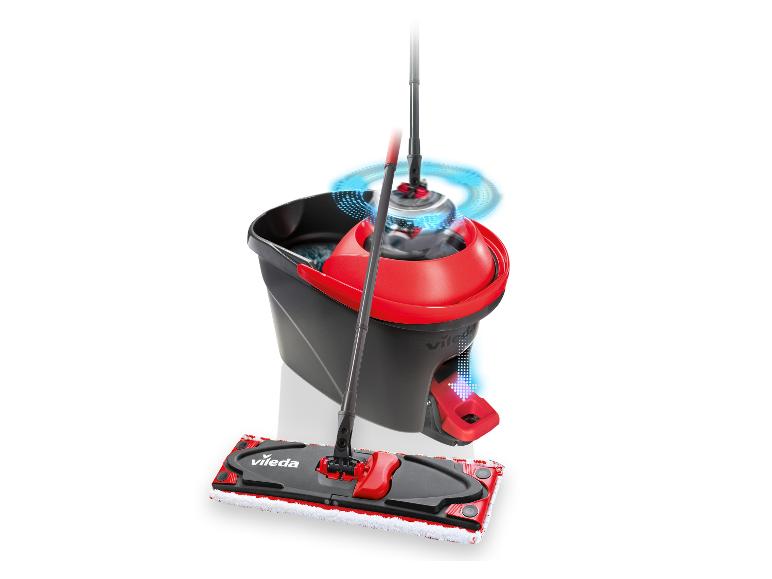 Vileda Eimer und Mopp mit rotierender Wischfunktion und blauen Pfeilen, die Bewegung anzeigen.